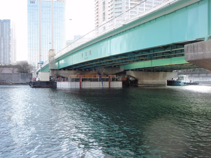 春海橋（上り・下り・下り高架）耐震補強工事（橋脚補強）の写真